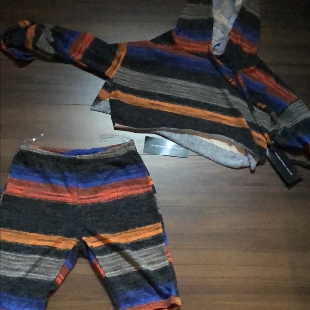 Two piece set - Picture 2 of 2